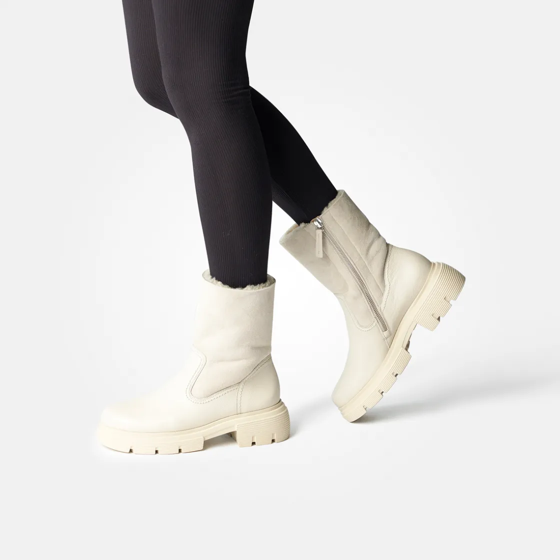 ankle_boot_with_lambskin_5-1.webp Paul Green Ankle boot with lambskin